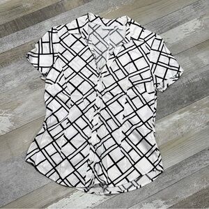 Women’s Small NY&Co Black & White Pattern Button Up Collared Shirt - Size Small